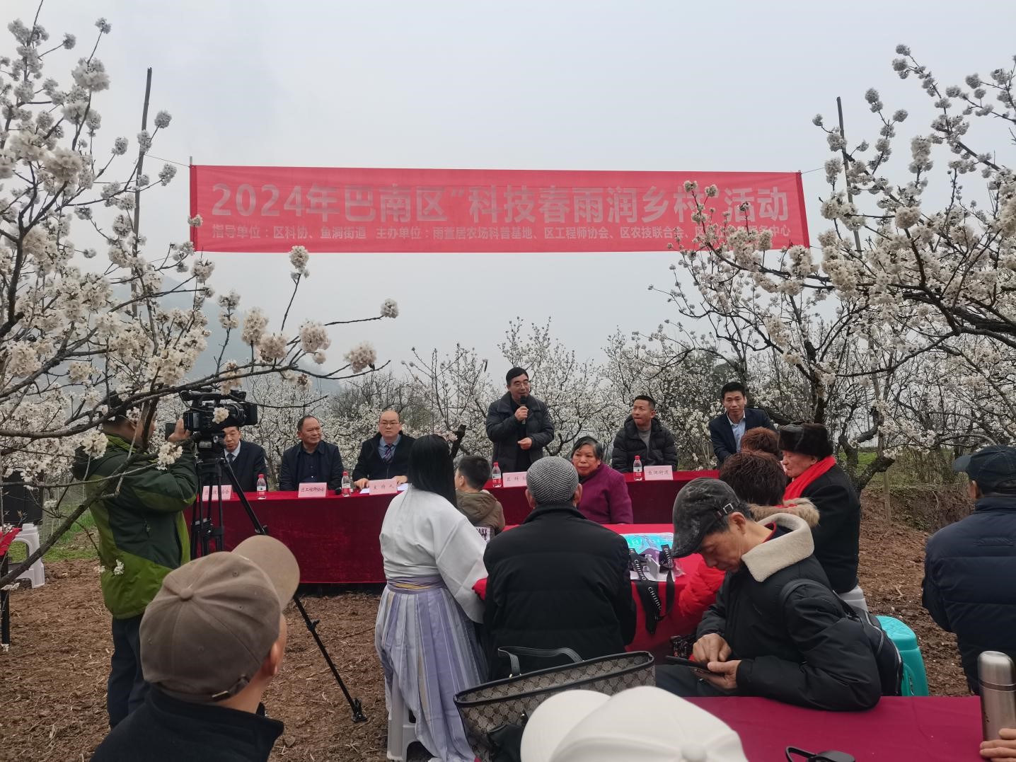 巴南区工程师协会举行“科技春雨润乡村”活动